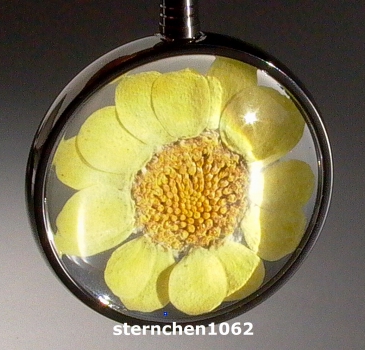 Preview: Blumenkind - Anhänger * Stahl IP Grau * gelbe Blüte *