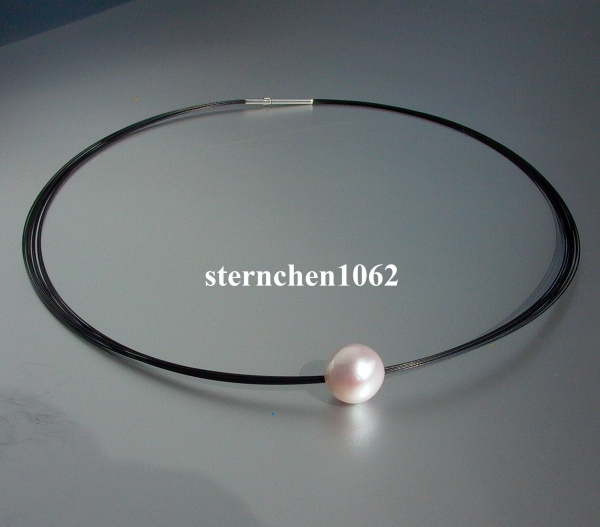 Necklace with freshwater pearl